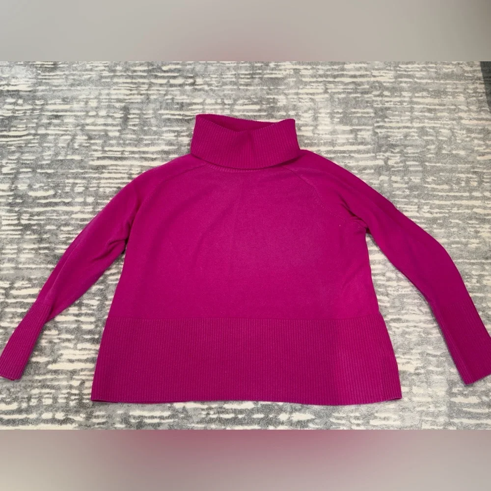 Athleta Wool Cashmere Aspen Turtleneck Sweater in electric fuschia, sz M, GUC